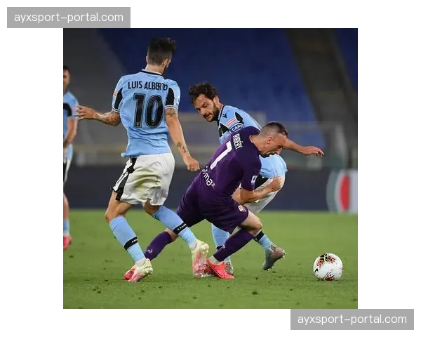 述评：比利亚雷亚尔赛后发布会引入AI同传，国际记者采访效率显著提升