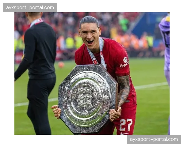 英超股东会议提议，从2026-27赛季起将替补席报名人数增至12人